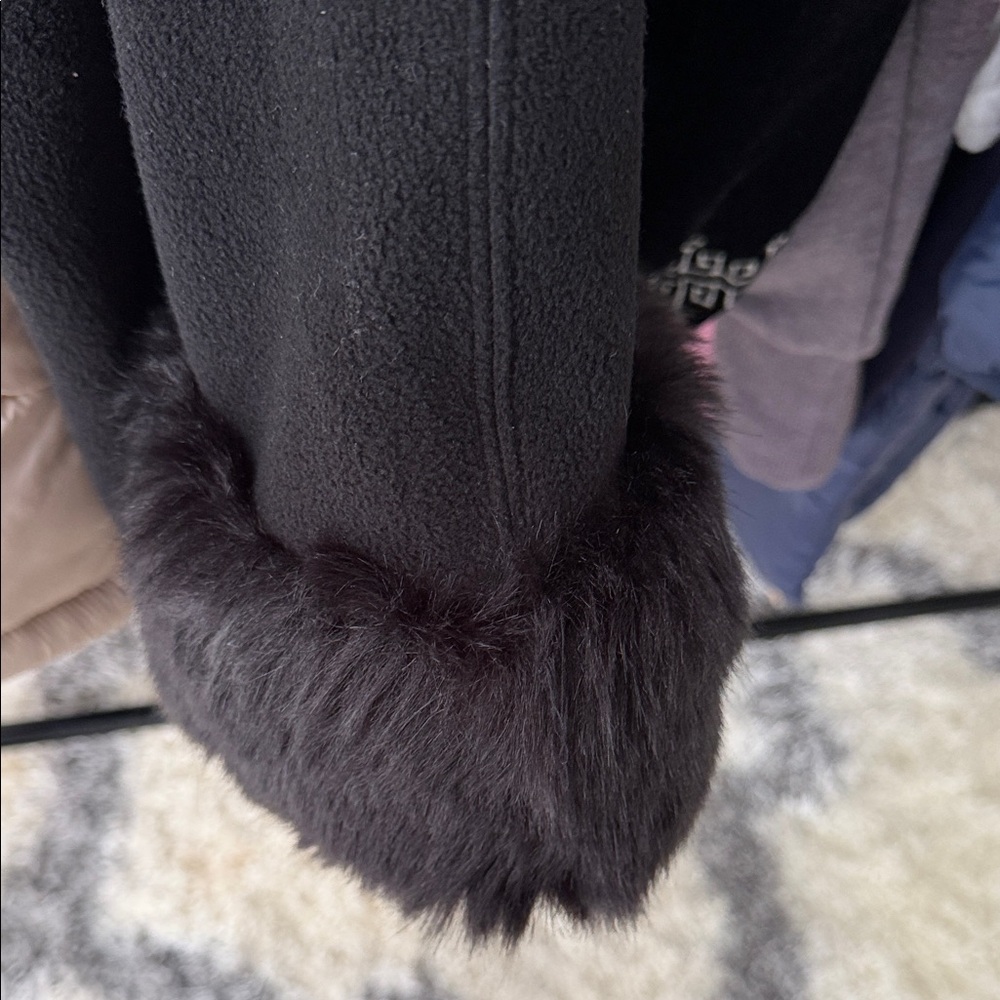 Cejon Black Cape with Faux Fur Accents - Picture 12 of 12